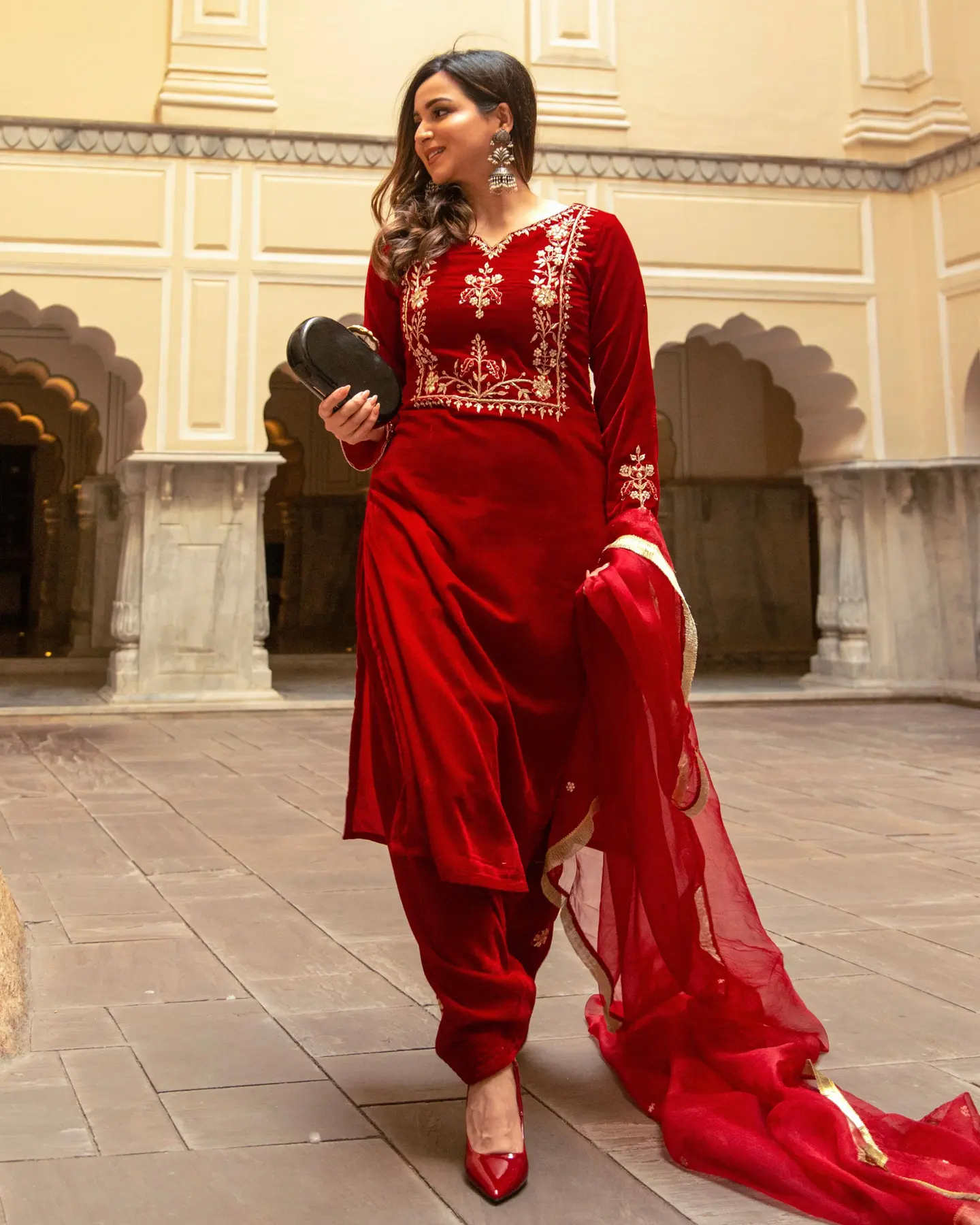 Dusty Rose Embroidered Punjabi Suit – Lashkaraa