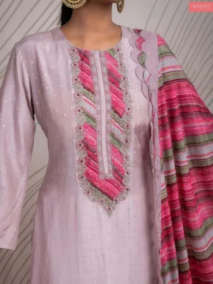 Naariti Tikwah latest silk suit design