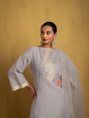 Naariti Swadar linen suit women Grey